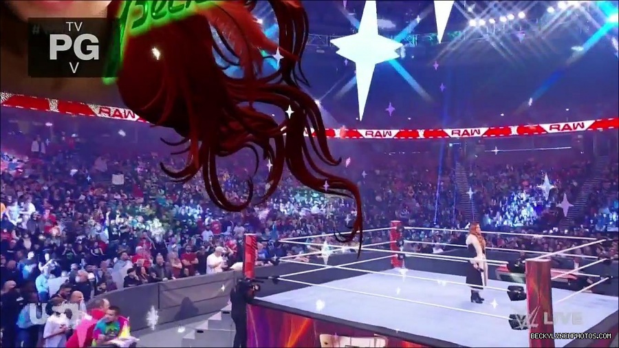 WWE_Monday_Night_Raw_2022_01_03_720p_HDTV_x264-NWCHD_mp4_002369903.jpg