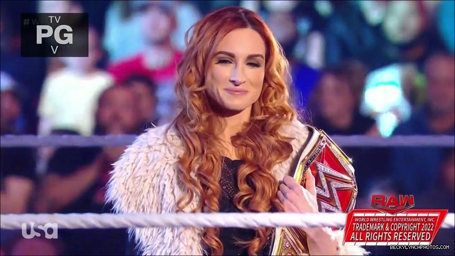 WWE_Monday_Night_Raw_2022_01_03_720p_HDTV_x264-NWCHD_mp4_002373907.jpg