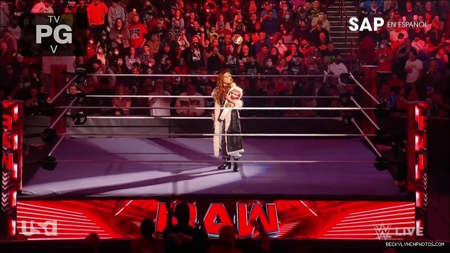WWE_Monday_Night_Raw_2022_01_03_720p_HDTV_x264-NWCHD_mp4_002381915.jpg