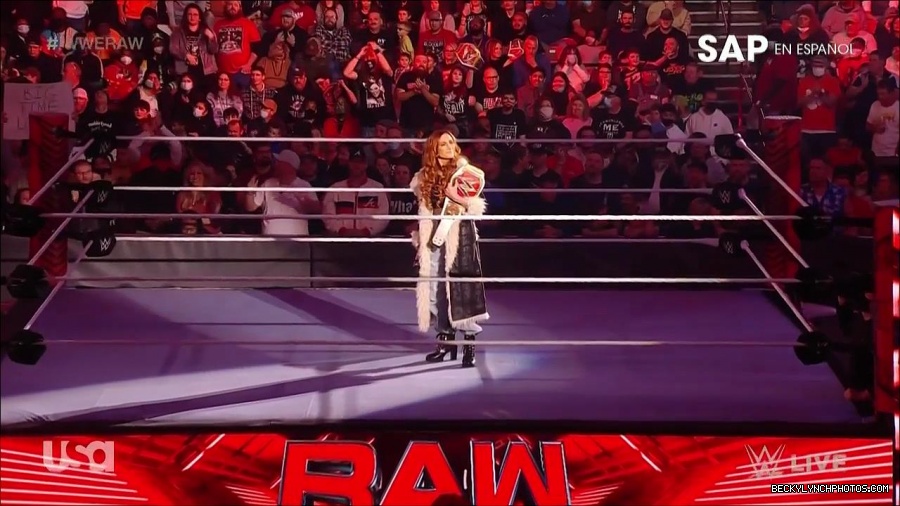 WWE_Monday_Night_Raw_2022_01_03_720p_HDTV_x264-NWCHD_mp4_002383917.jpg