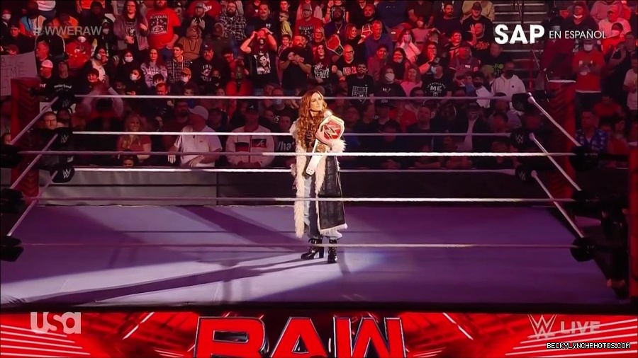 WWE_Monday_Night_Raw_2022_01_03_720p_HDTV_x264-NWCHD_mp4_002384318.jpg