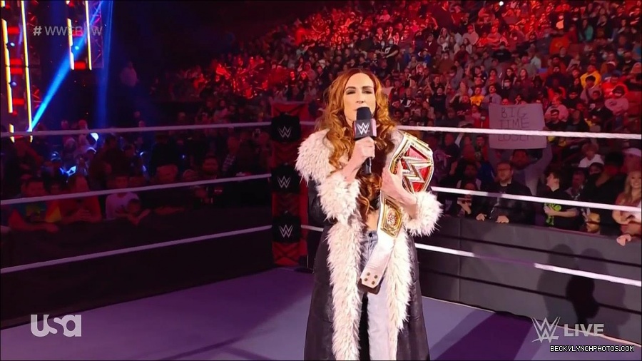 WWE_Monday_Night_Raw_2022_01_03_720p_HDTV_x264-NWCHD_mp4_002396730.jpg