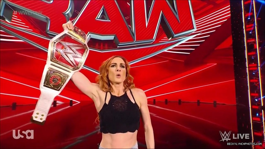 WWE_Monday_Night_Raw_2022_01_03_720p_HDTV_x264-NWCHD_mp4_002977177.jpg