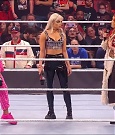 WWE_Monday_Night_Raw_2022_01_03_720p_HDTV_x264-NWCHD_mp4_002867467.jpg