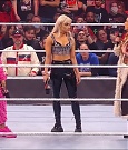 WWE_Monday_Night_Raw_2022_01_03_720p_HDTV_x264-NWCHD_mp4_002868268.jpg