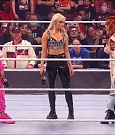 WWE_Monday_Night_Raw_2022_01_03_720p_HDTV_x264-NWCHD_mp4_002869469.jpg