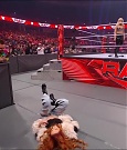 WWE_Monday_Night_Raw_2022_01_03_720p_HDTV_x264-NWCHD_mp4_002901901.jpg