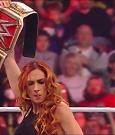 WWE_Monday_Night_Raw_2022_01_03_720p_HDTV_x264-NWCHD_mp4_002951951.jpg