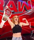 WWE_Monday_Night_Raw_2022_01_03_720p_HDTV_x264-NWCHD_mp4_002972372.jpg