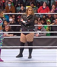 WWE_RAW_17th_Jan_2022_720p_WEBRip_h264-TJ_mp4_000571304.jpg
