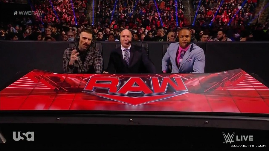 WWE_Monday_Night_Raw_2022_01_24_720p_HDTV_x264-NWCHD_mp4_005453419.jpg