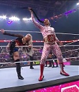 WWE_Monday_Night_Raw_2022_05_02_720p_HDTV_x264-NWCHD_mp4_006757524.jpg