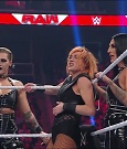 WWE_Monday_Night_Raw_2022_05_02_720p_HDTV_x264-NWCHD_mp4_006826027.jpg