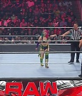 WWE_Monday_Night_Raw_2022_05_02_720p_HDTV_x264-NWCHD_mp4_006826827.jpg