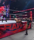WWE_Monday_Night_Raw_2022_05_23_720p_HDTV_x264-NWCHD_mp4_007533533.jpg