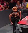 WWE_RAW_30th_May_2022_720p_WEBRip_h264_mp4_000983382.jpg