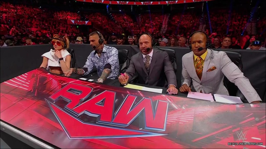 WWE_Monday_Night_RAW_2022_07_18_720p_HDTV_x264-Star_mkv_000929570.jpg