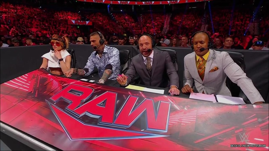 WWE_Monday_Night_RAW_2022_07_18_720p_HDTV_x264-Star_mkv_000929970.jpg