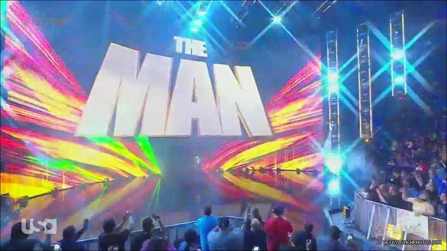 WWE_Monday_Night_Raw_2022_11_28_720p_HDTV_x264-NWCHD_mp4_000149082.jpg