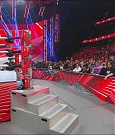 WWE_Monday_Night_Raw_2022_12_05_720p_HDTV_x264-NWCHD_mp4_001767961.jpg