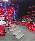 WWE_Monday_Night_Raw_2022_12_05_720p_HDTV_x264-NWCHD_mp4_001768362.jpg