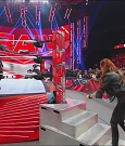 WWE_Monday_Night_Raw_2022_12_05_720p_HDTV_x264-NWCHD_mp4_001769963.jpg