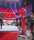 WWE_Monday_Night_Raw_2022_12_05_720p_HDTV_x264-NWCHD_mp4_001771565.jpg