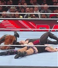 WWE_Monday_Night_Raw_2022_12_05_720p_HDTV_x264-NWCHD_mp4_007430948.jpg