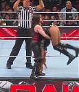 WWE_Monday_Night_Raw_2022_12_05_720p_HDTV_x264-NWCHD_mp4_007495012.jpg