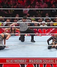 WWE_Monday_Night_Raw_2022_12_19_720p_HDTV_x264-NWCHD_mp4_006080212.jpg