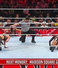 WWE_Monday_Night_Raw_2022_12_19_720p_HDTV_x264-NWCHD_mp4_006080612.jpg