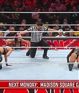 WWE_Monday_Night_Raw_2022_12_19_720p_HDTV_x264-NWCHD_mp4_006080779.jpg