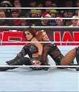 WWE_Monday_Night_Raw_2022_12_19_720p_HDTV_x264-NWCHD_mp4_006210742.jpg