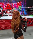 WWE_Monday_Night_Raw_2022_12_19_720p_HDTV_x264-NWCHD_mp4_006428960.jpg
