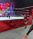 WWE_Monday_Night_Raw_2022_12_19_720p_HDTV_x264-NWCHD_mp4_006434566.jpg