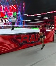 WWE_Monday_Night_Raw_2022_12_19_720p_HDTV_x264-NWCHD_mp4_006434966.jpg