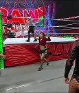 WWE_Monday_Night_Raw_2022_12_19_720p_HDTV_x264-NWCHD_mp4_006439371.jpg