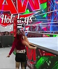 WWE_Monday_Night_Raw_2022_12_19_720p_HDTV_x264-NWCHD_mp4_006445777.jpg