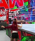 WWE_Monday_Night_Raw_2022_12_19_720p_HDTV_x264-NWCHD_mp4_006446578.jpg
