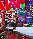 WWE_Monday_Night_Raw_2022_12_19_720p_HDTV_x264-NWCHD_mp4_006447779.jpg
