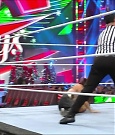 WWE_Monday_Night_Raw_2022_12_19_720p_HDTV_x264-NWCHD_mp4_006454986.jpg