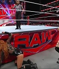 WWE_Monday_Night_Raw_2023_01_02_720p_HDTV_x264-NWCHD_mp4_005144411.jpg