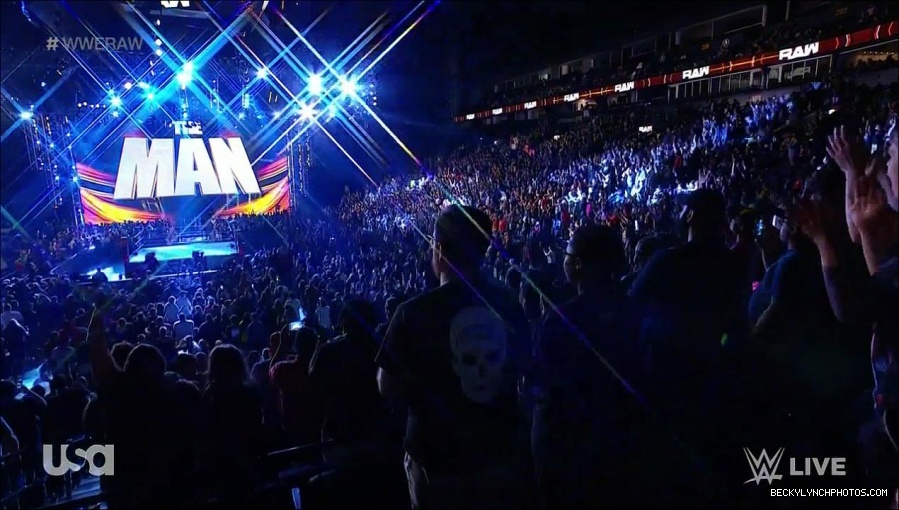 WWE_Monday_Night_Raw_2021_10_04_720p_HDTV_x264-NWCHD_mp4_000144577.jpg