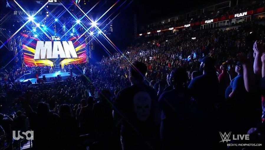 WWE_Monday_Night_Raw_2021_10_04_720p_HDTV_x264-NWCHD_mp4_000145278.jpg