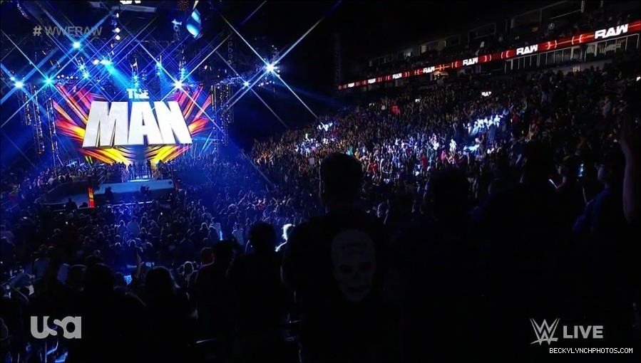WWE_Monday_Night_Raw_2021_10_04_720p_HDTV_x264-NWCHD_mp4_000146679.jpg