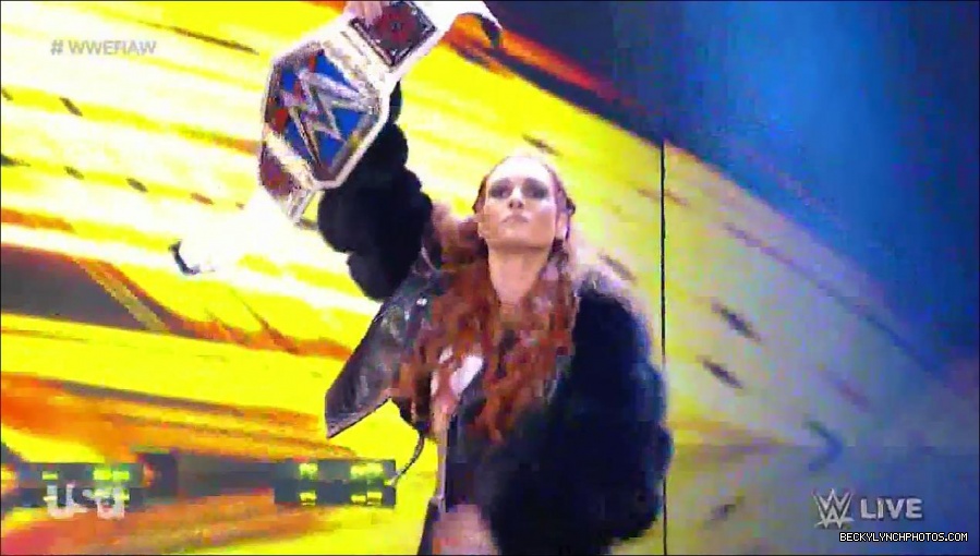 WWE_Monday_Night_Raw_2021_10_04_720p_HDTV_x264-NWCHD_mp4_000155088.jpg