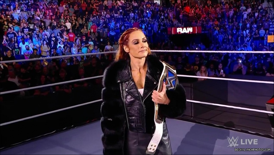 WWE_Monday_Night_Raw_2021_10_04_720p_HDTV_x264-NWCHD_mp4_000242442.jpg