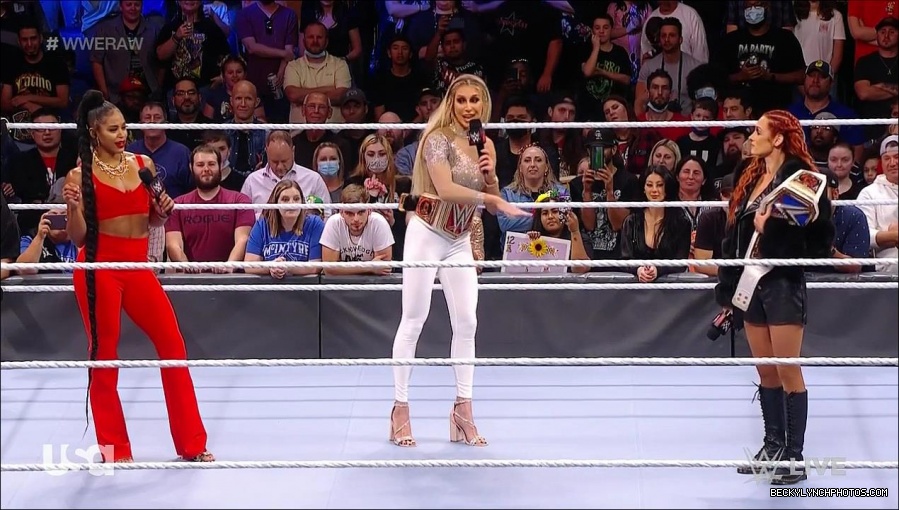 WWE_Monday_Night_Raw_2021_10_04_720p_HDTV_x264-NWCHD_mp4_000635768.jpg