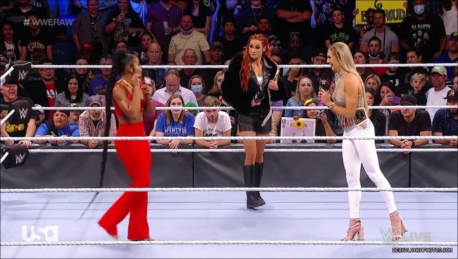 WWE_Monday_Night_Raw_2021_10_04_720p_HDTV_x264-NWCHD_mp4_000785217.jpg
