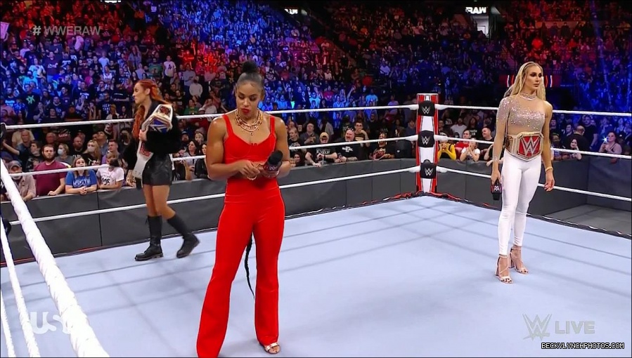WWE_Monday_Night_Raw_2021_10_04_720p_HDTV_x264-NWCHD_mp4_000806939.jpg